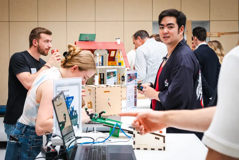 Studenten aan het werk tijdens Team Project
