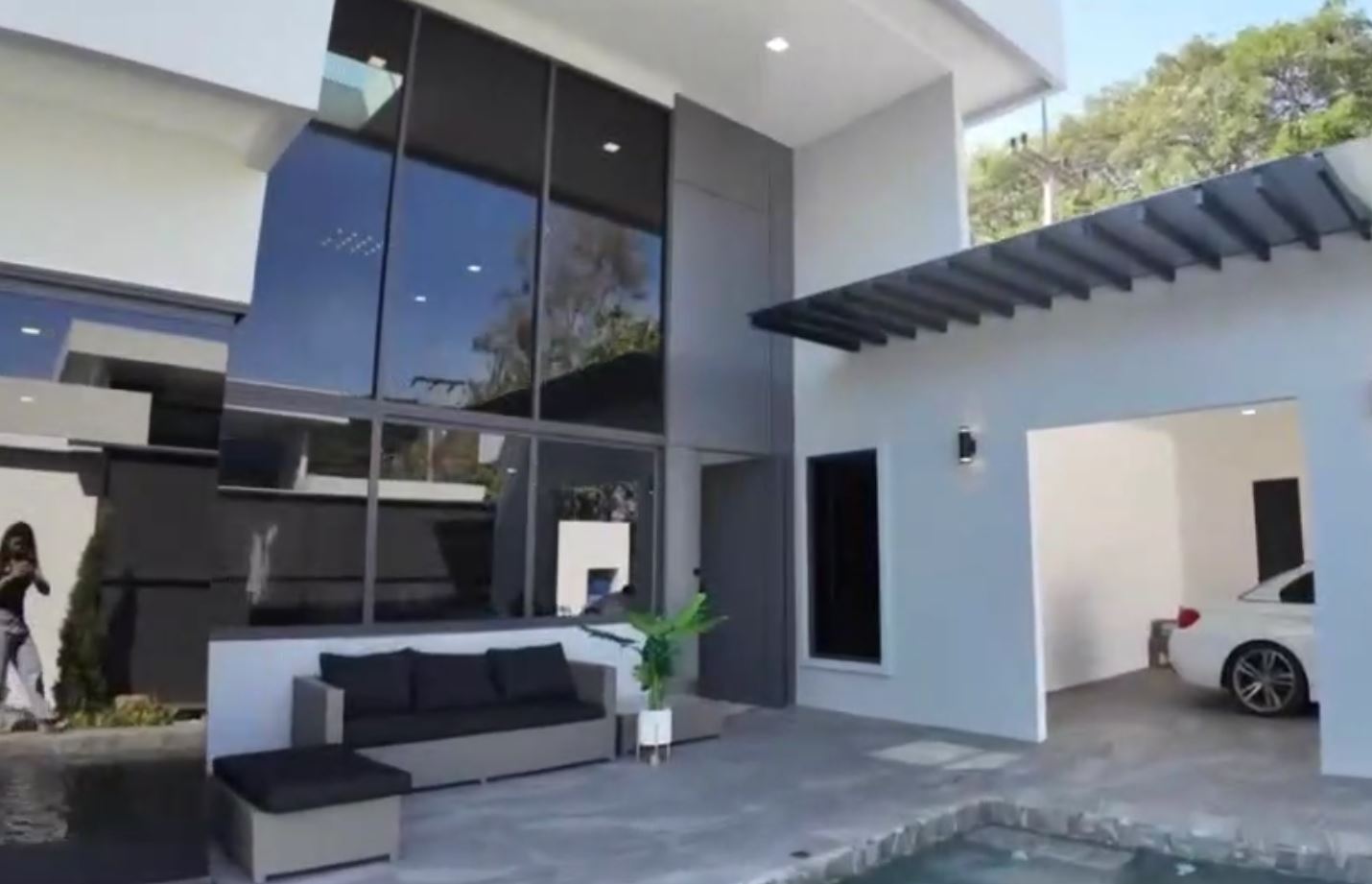 Pacific Lake Villa