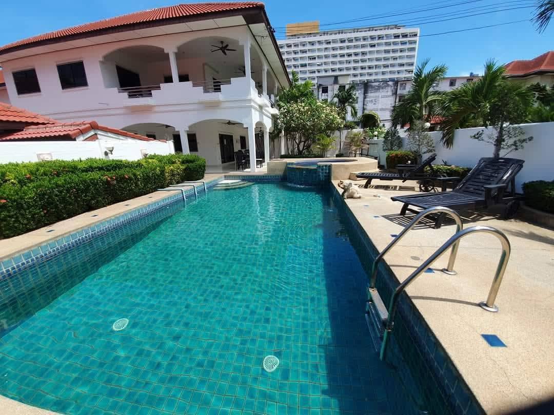 Royal Park Village 4-Bedroom Pool House