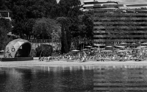Beach Stream: Main Hall Stream with a Sea View