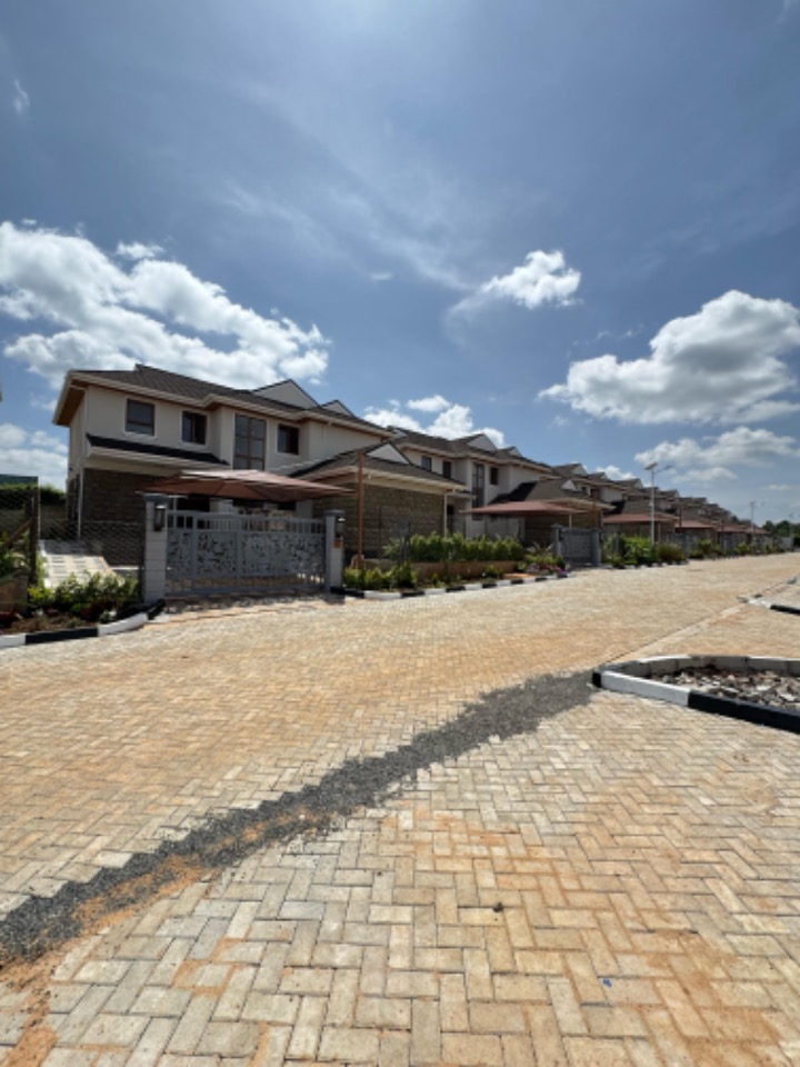 4 bedroom all en-suite for sale in Migaa golf course.