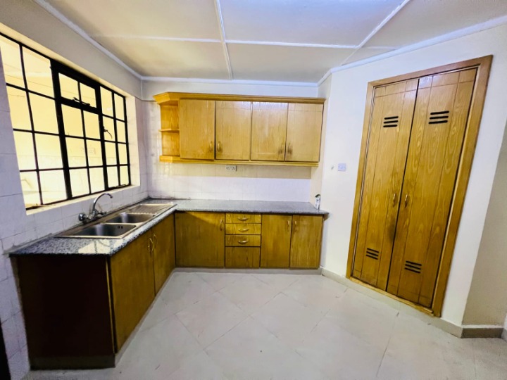 3 Bedroom Plus DSQ Apartment To Let