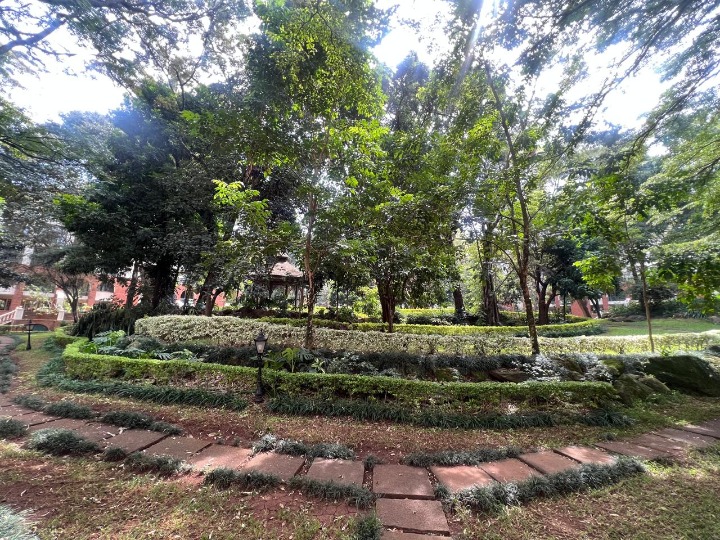 Modern 3 Bedroom Duplex Apartment in Serene Riverside Location