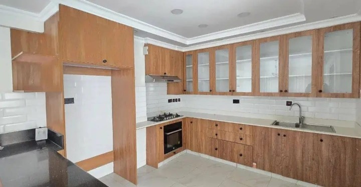 4-Bedroom Apartment with DSQ for Rent