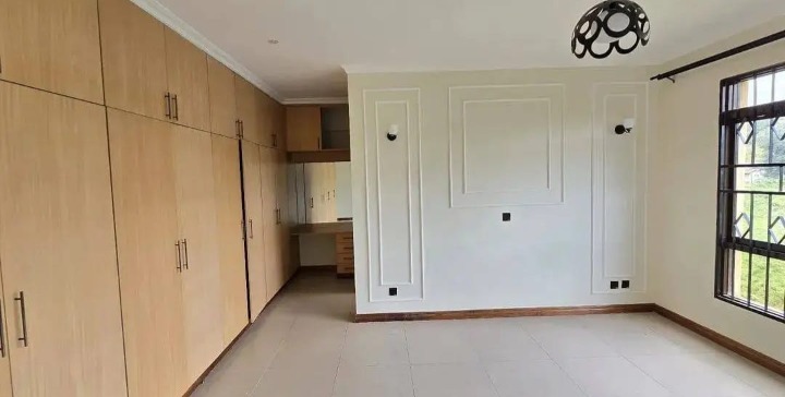 4-Bedroom Apartment with DSQ for Rent