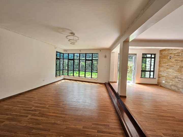 Spacious 6-Bedroom Townhouse for Rent