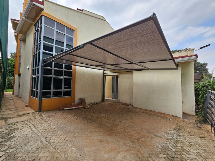 Spacious 6-Bedroom Townhouse for Rent