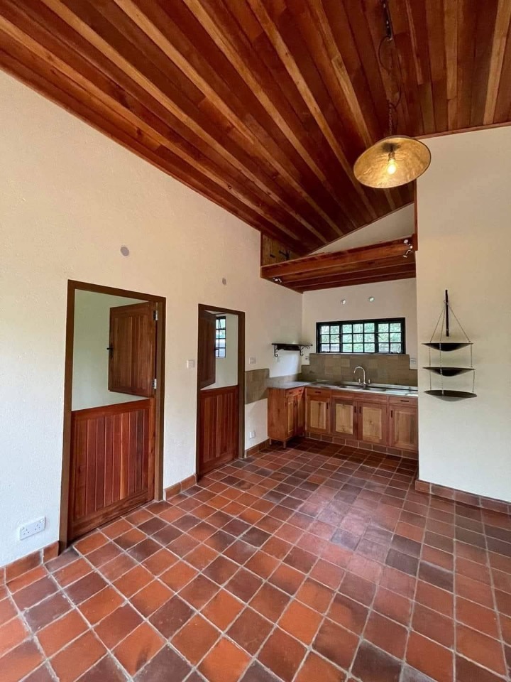 Stand-Alone 2 Bed Cottage for Rent