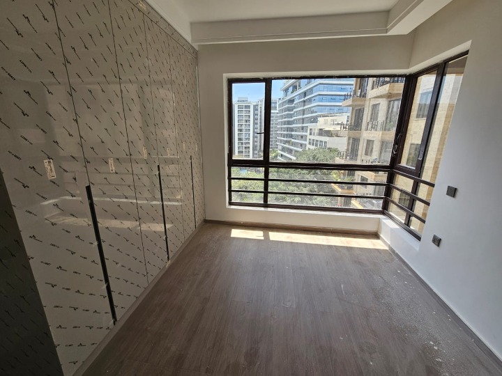 3 Bedroom Apartment + DSQ for Sale