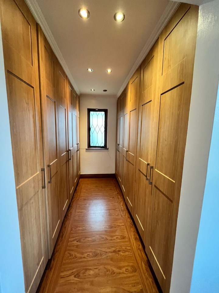 5-Bedroom Townhouse to Let