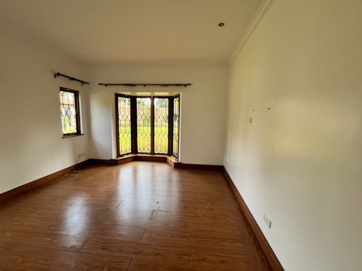 5-Bedroom Townhouse to Let