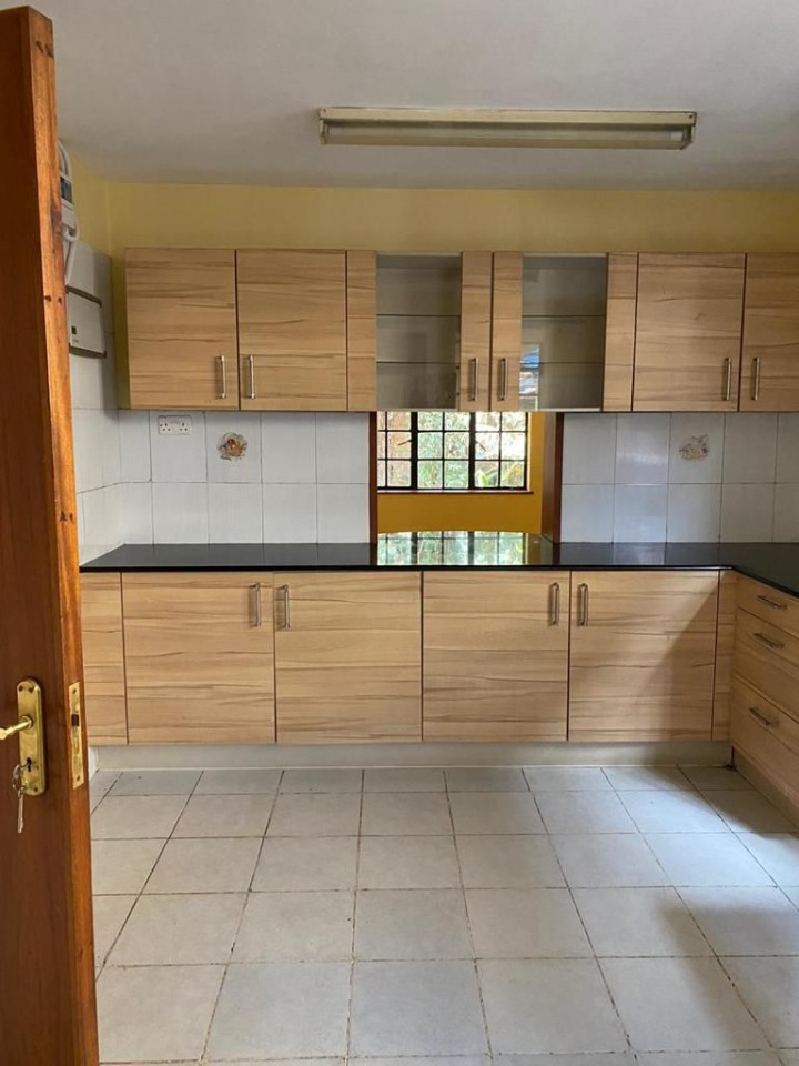 5 Bedroom TownHouse for Sale