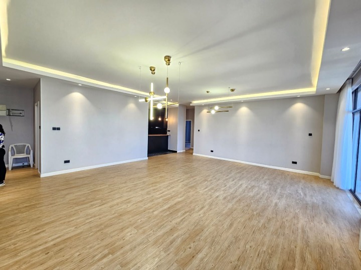 Unfurnished 3-Bedroom Penthouse with DSQ fo Rent