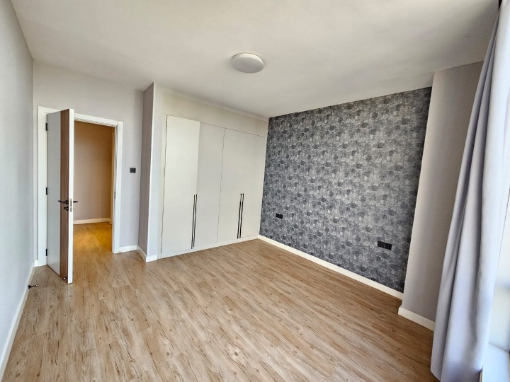 Unfurnished 3-Bedroom Penthouse with DSQ fo Rent