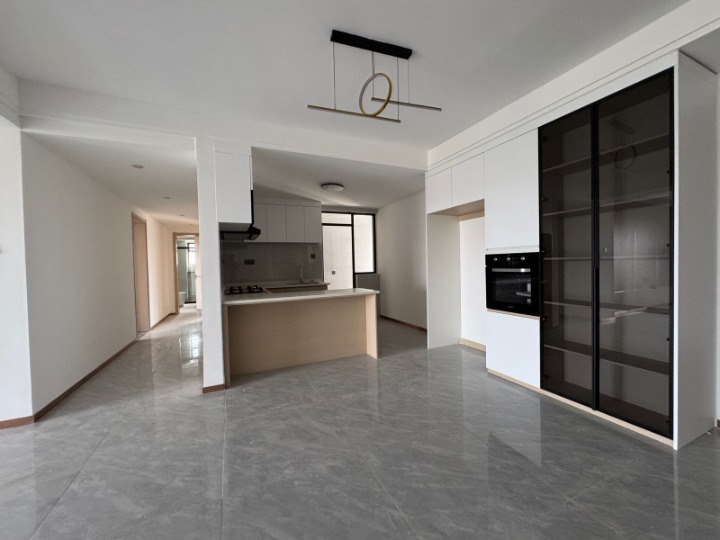 3-Bedroom Apartment + DSQ for Rent