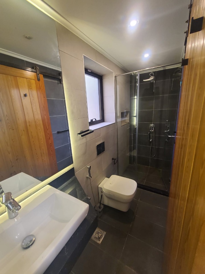 3-Storey 5-Bedroom Villa For Rent