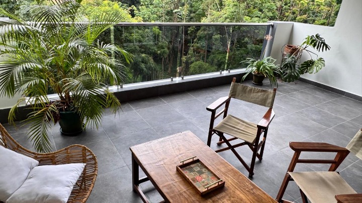 Tastefully Furnished 3 Bedroom Apartment to Let