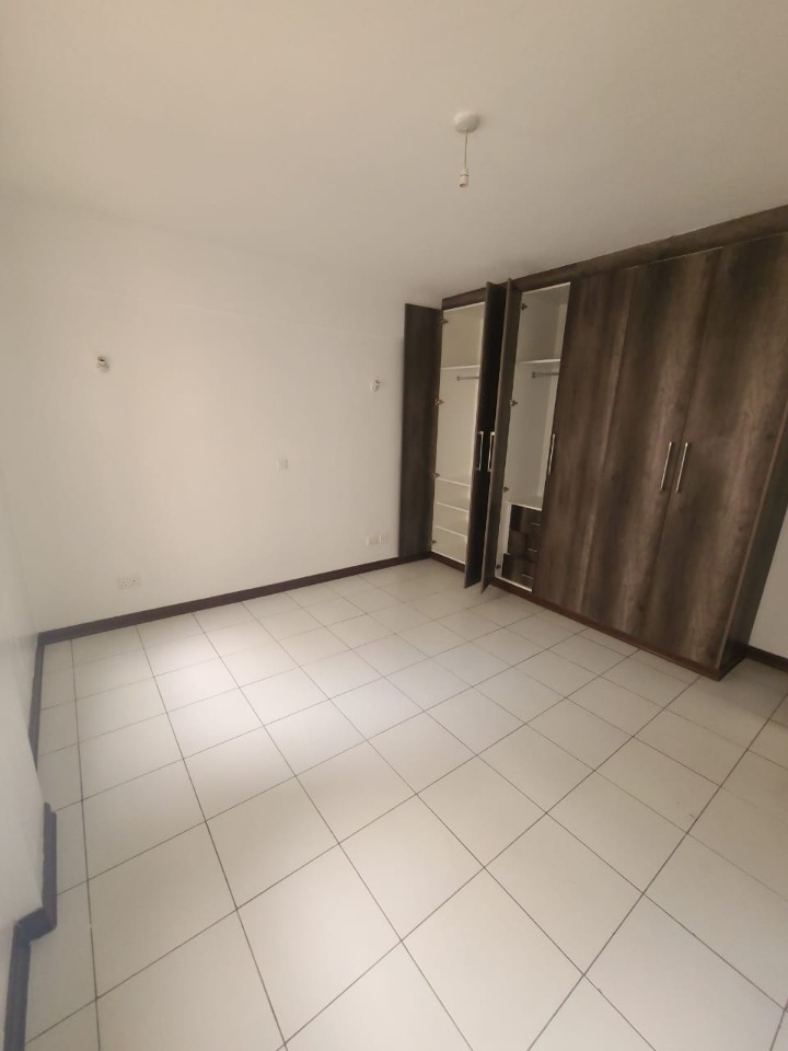 Unfurnished 2 bedroom apartment with DSQ for Rent