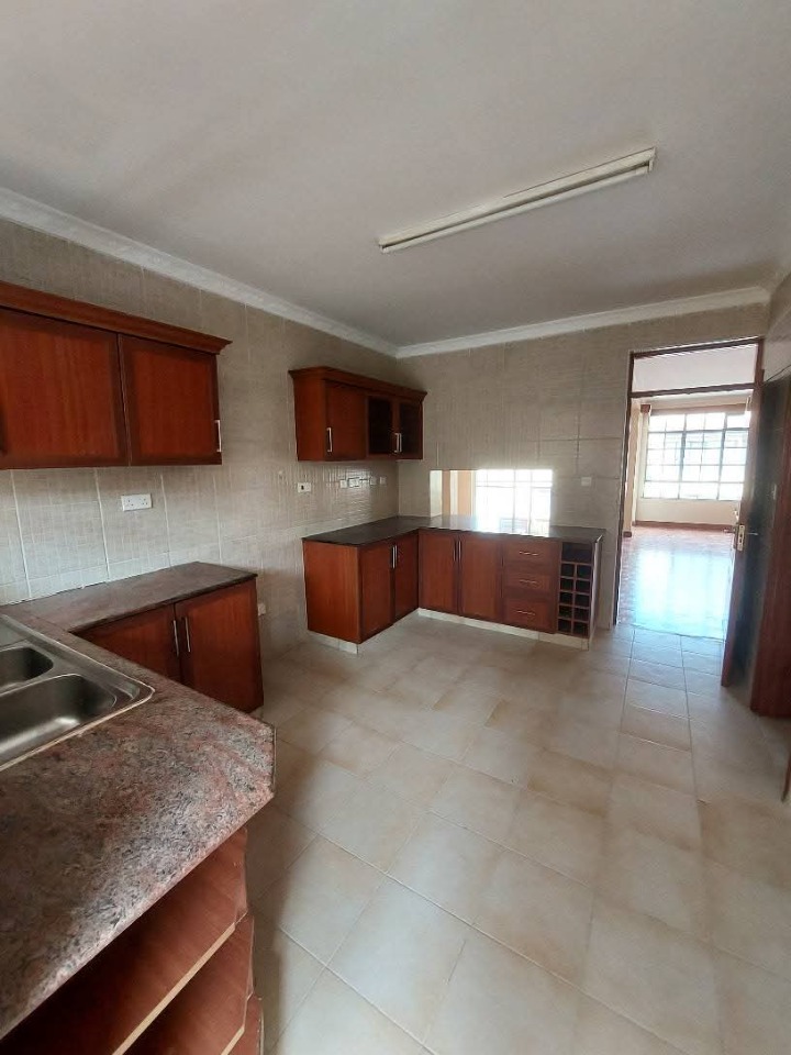 3 Bedroom All Ensuite Apartment with DSQ to Let