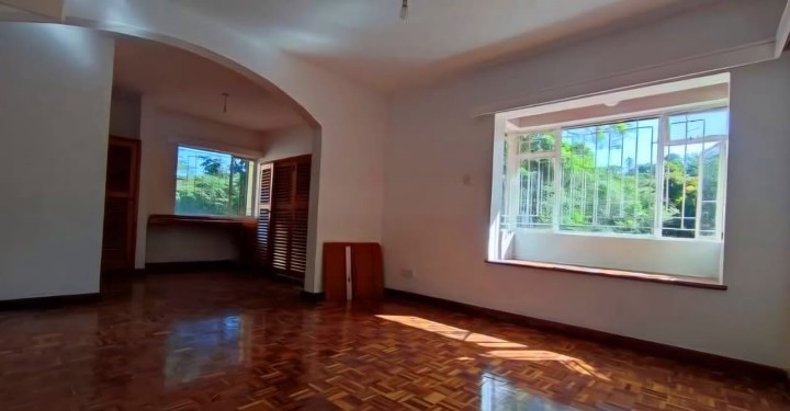 4-BEDROOM CHARMING MAISONETTE FOR RENT - RIVERSIDE