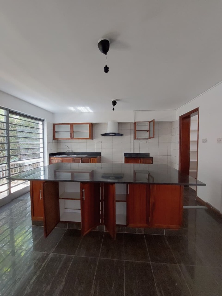 LAVINGTON | 4-Bedroom Townhouse To Let