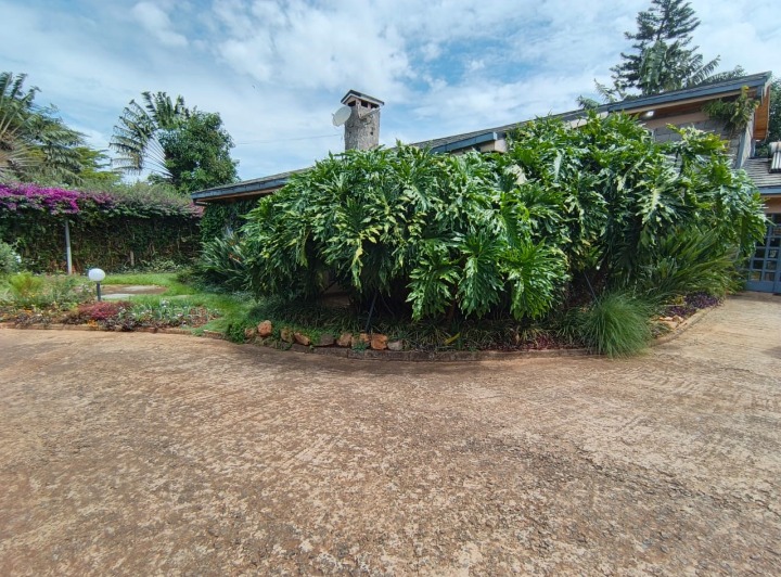 To Let: Furnished 3-Bedroom House + DSQ – Runda