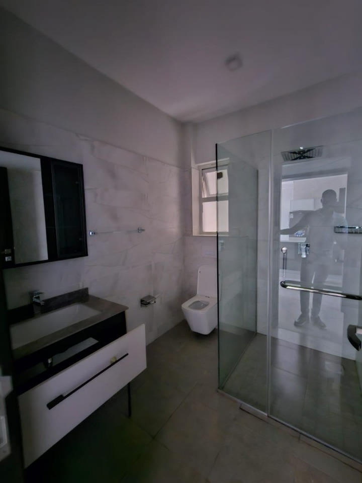 2-Bedroom Unfurnished Apartment for Rent – Riverside