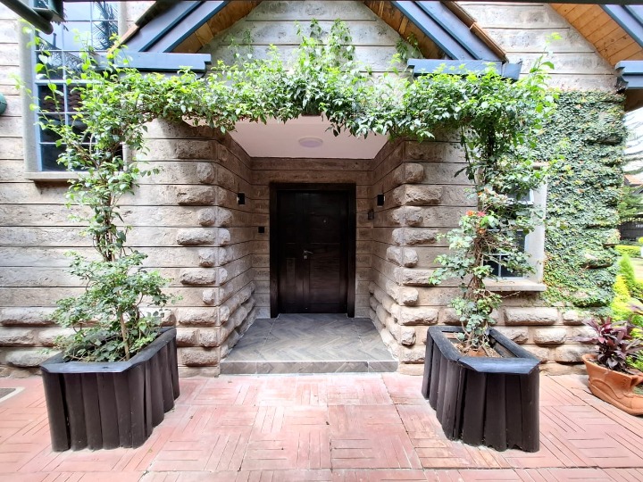 4-Bedroom Villa with DSQ for Rent – Lavington