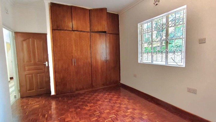 Standalone 4-Bedroom Bungalow with 2-Bedroom Guest Wing for Rent – Kitisuru