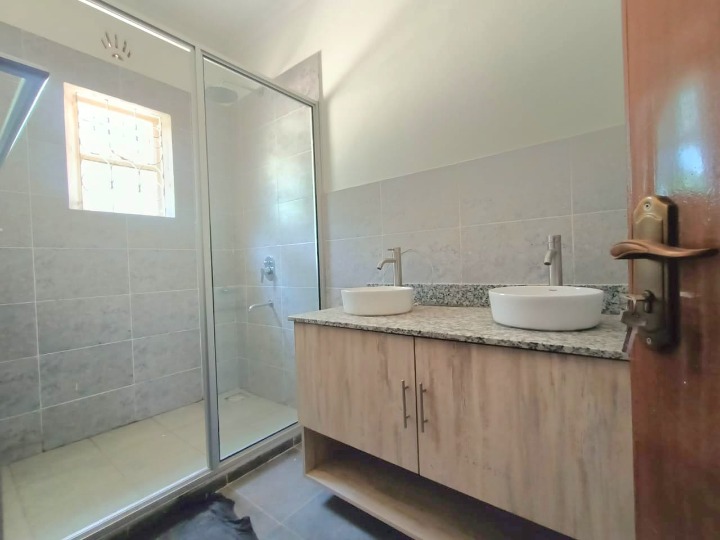 Standalone 4-Bedroom Bungalow with 2-Bedroom Guest Wing for Rent – Kitisuru