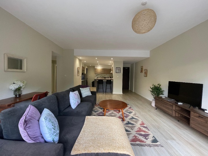 Furnished 2-Bedroom Apartment for Rent – Riverside