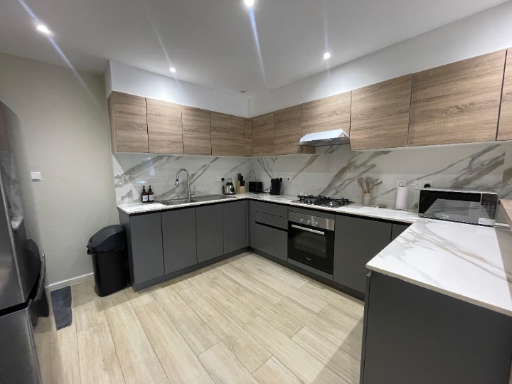 Furnished 2-Bedroom Apartment for Rent – Riverside