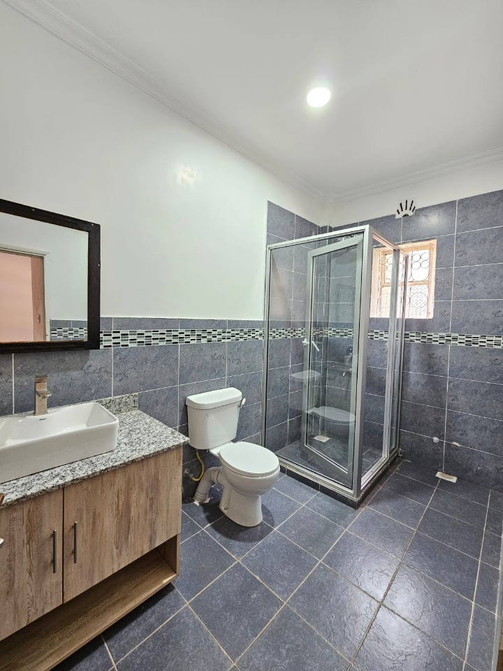 Kitisuru – Standalone 4-Bedroom Bungalow + 2-Bedroom Guest Wing for Rent