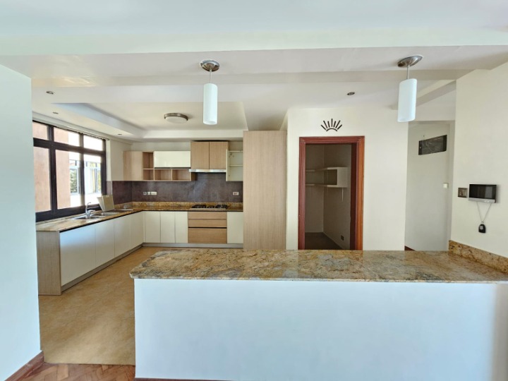 RIVERSIDE – Unfurnished 3 Bedroom Apartment for Rent