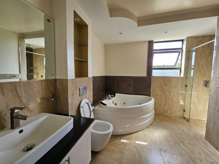 RIVERSIDE – Unfurnished 3 Bedroom Apartment for Rent