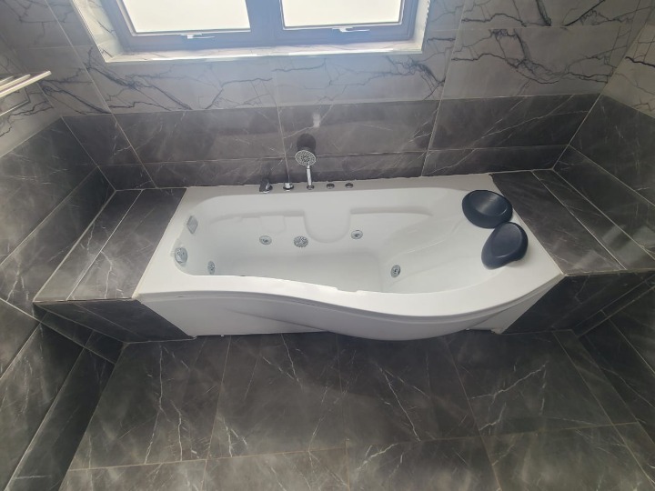 Runda – 4 Bedroom House with DSQ for Rent