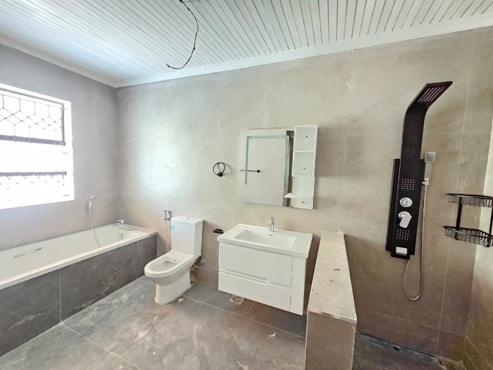 5 Bedroom Standalone House + 3 DSQs for Rent – Runda