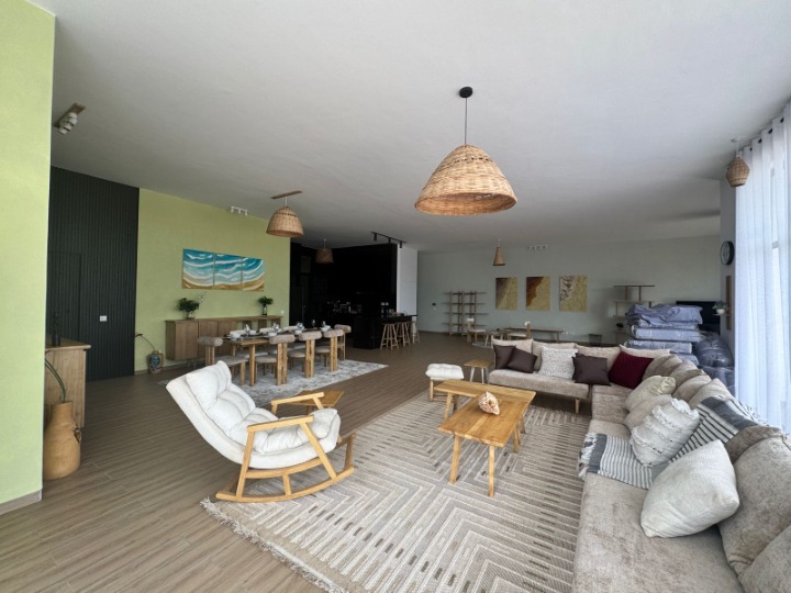 LAVINGTON – 3-Bedroom Furnished Penthouse + DSQ for Rent