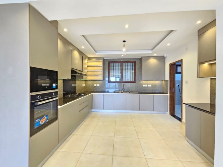 PARKLANDS – 3 Bedroom + Study Apartment For Rent