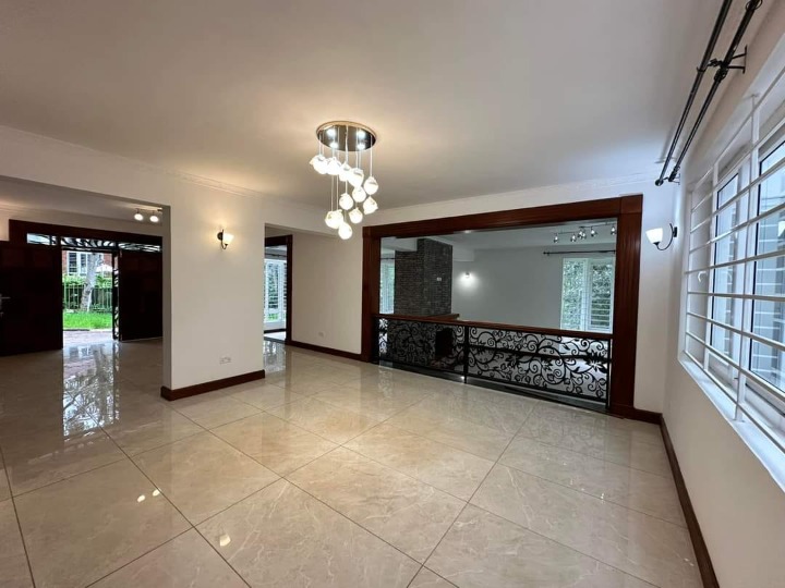 5-Bedroom House for Rent – Rosslyn