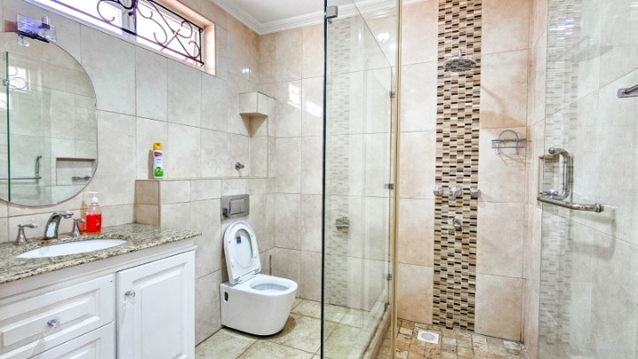 Ground Floor En-Suite Guest Bedroom