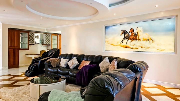 Upper Level En-Suite Bedroom for rent