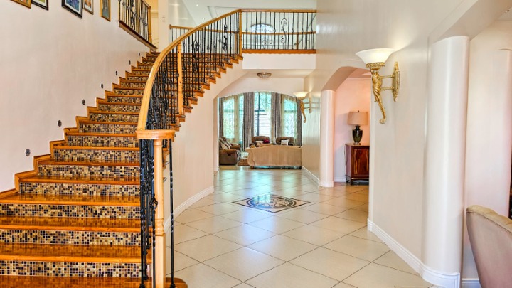 Upper Level En-Suite Bedroom for rent