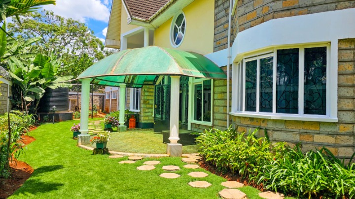 Upper Level En-Suite Bedroom for rent