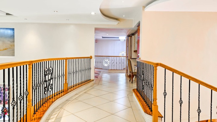 Upper Level En-Suite Bedroom (Near Study/Conference Space)