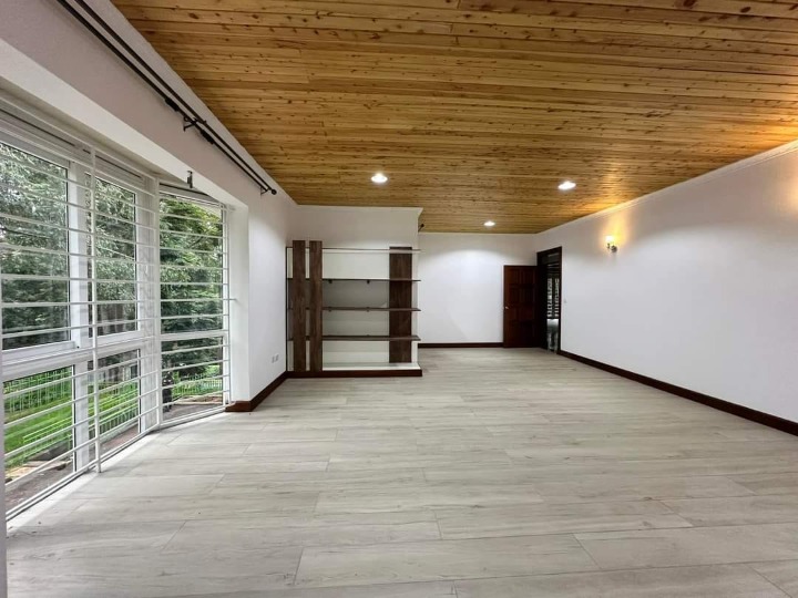 5-Bedroom House for Rent – Rosslyn
