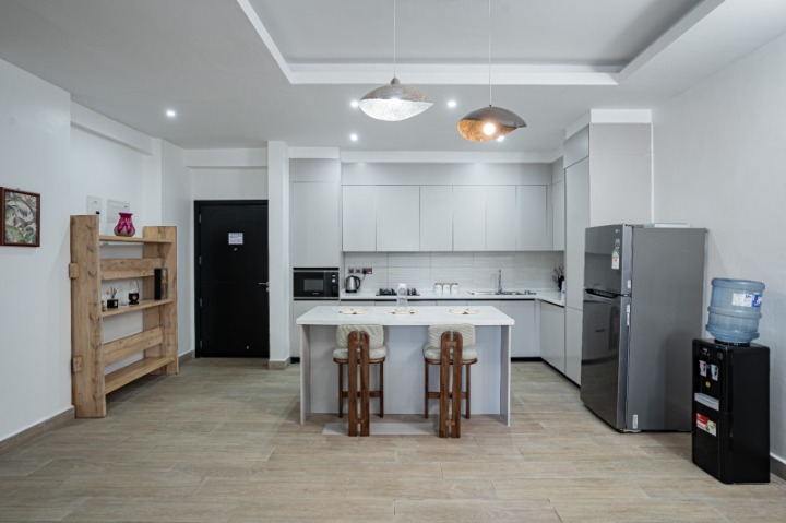 3-Bedroom Apartment for Long-Term Lease – Riverside