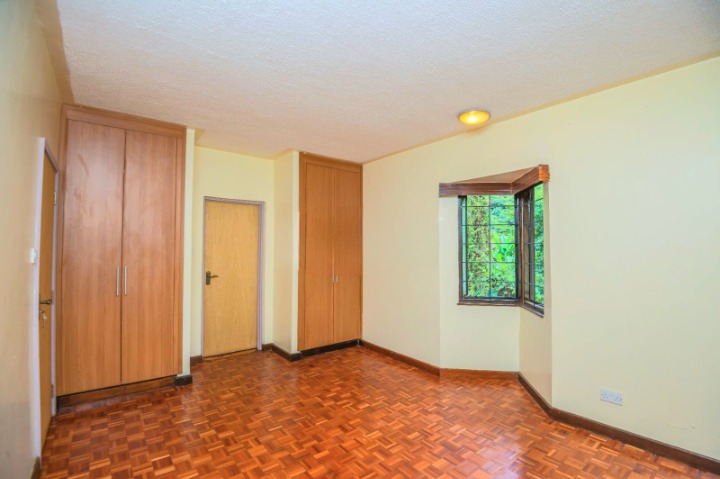 Unfurnished 4-Bedroom Duplex Apartment for Rent in Riverside