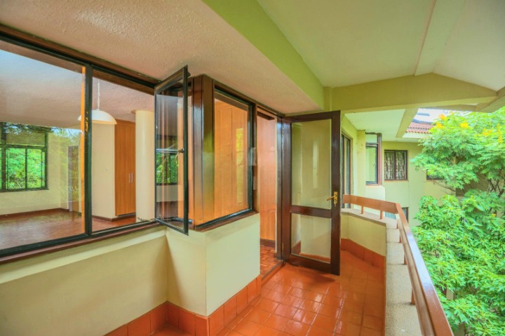 Unfurnished 4-Bedroom Duplex Apartment for Rent in Riverside