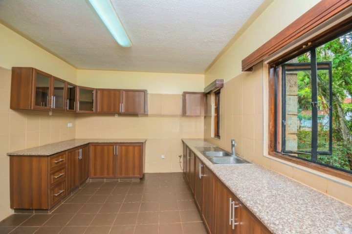 Unfurnished 4-Bedroom Duplex Apartment for Rent in Riverside